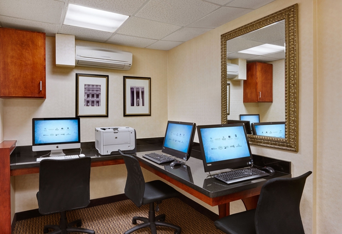 Imagen de los interiores del Hotel Embassy Suites By Hilton Tysons Corner. Foto 8