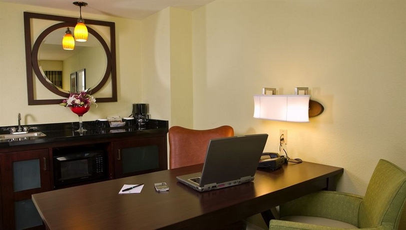 Imagen de los interiores del Hotel Embassy Suites By Hilton Valencia. Foto 5