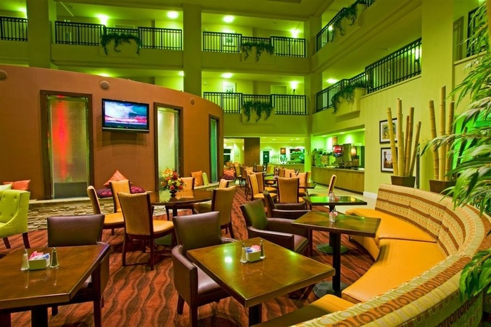 Imagen del bar/restaurante del Hotel Embassy Suites By Hilton Valencia. Foto 2