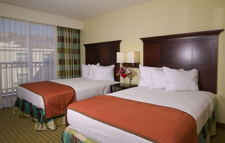 Imagen de la habitación del Hotel Embassy Suites By Hilton Valencia. Foto 4