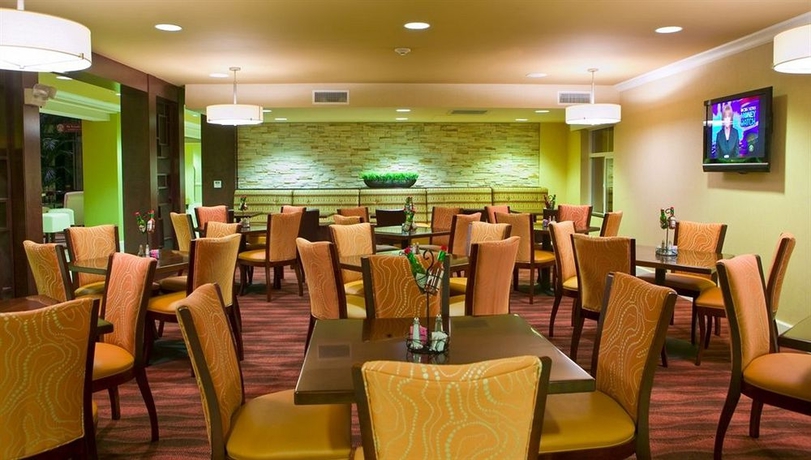 Imagen del bar/restaurante del Hotel Embassy Suites By Hilton Valencia. Foto 3