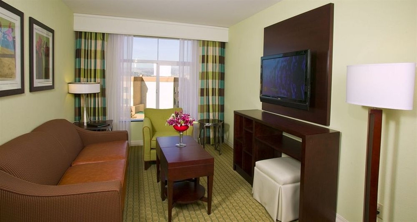 Imagen de los interiores del Hotel Embassy Suites By Hilton Valencia. Foto 7