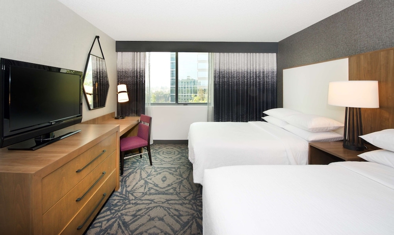 Imagen de la habitación del Hotel Embassy Suites By Hilton Walnut Creek. Foto 3