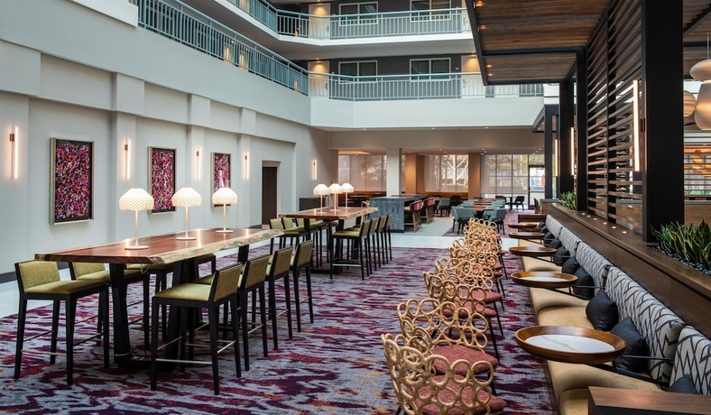 Imagen de los interiores del Hotel Embassy Suites By Hilton Walnut Creek. Foto 17
