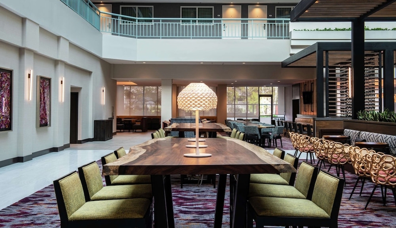 Imagen de los interiores del Hotel Embassy Suites By Hilton Walnut Creek. Foto 19