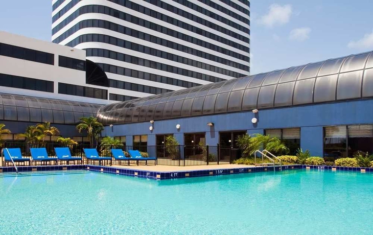 Imagen de la piscina del Hotel Embassy Suites By Hilton West Palm Beach Central. Foto 15