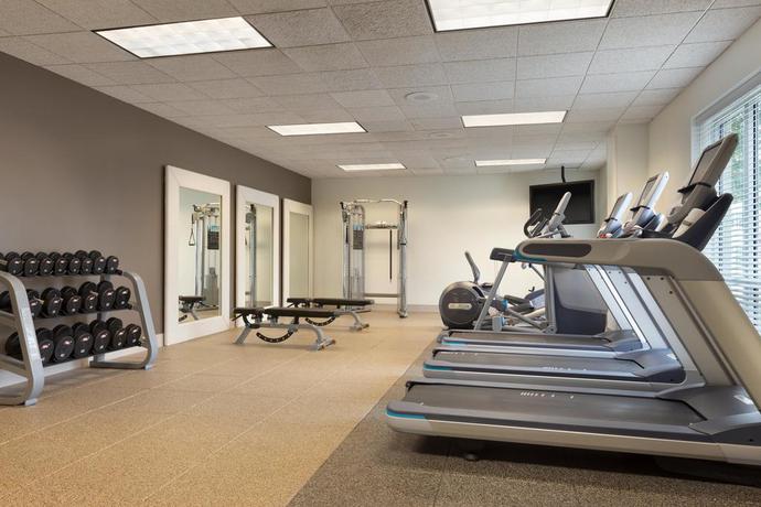 Imagen de los interiores del Hotel Embassy Suites Charleston. Foto 6