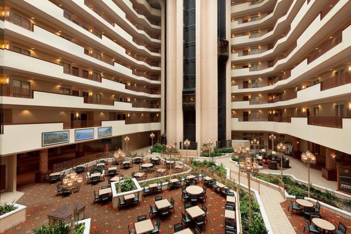 Imagen de los interiores del Hotel Embassy Suites Charleston. Foto 7