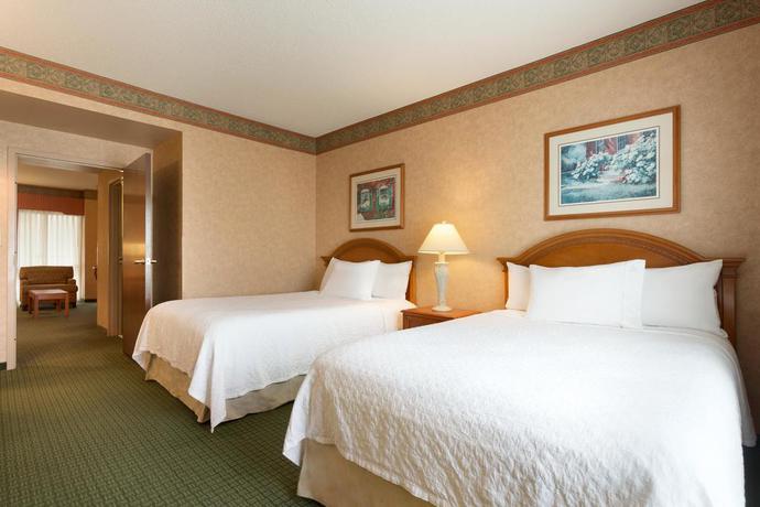Imagen de la habitación del Hotel Embassy Suites Charleston. Foto 4