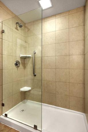 Imagen de la habitación del Hotel Embassy Suites Charleston. Foto 5