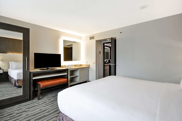 Imagen de la habitación del Hotel Embassy Suites Charlotte. Foto 7