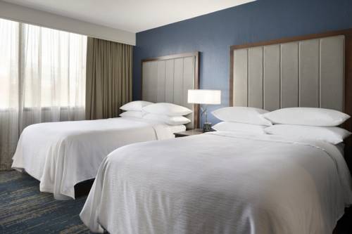 Imagen de la habitación del Hotel Embassy Suites Columbus. Foto 3