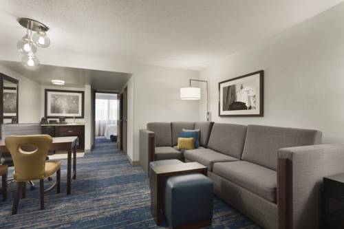 Imagen de la habitación del Hotel Embassy Suites Columbus. Foto 5