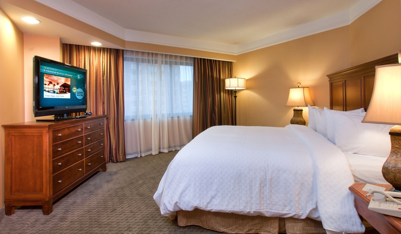 Imagen de la habitación del Hotel Embassy Suites Crystal City National Airport. Foto 6