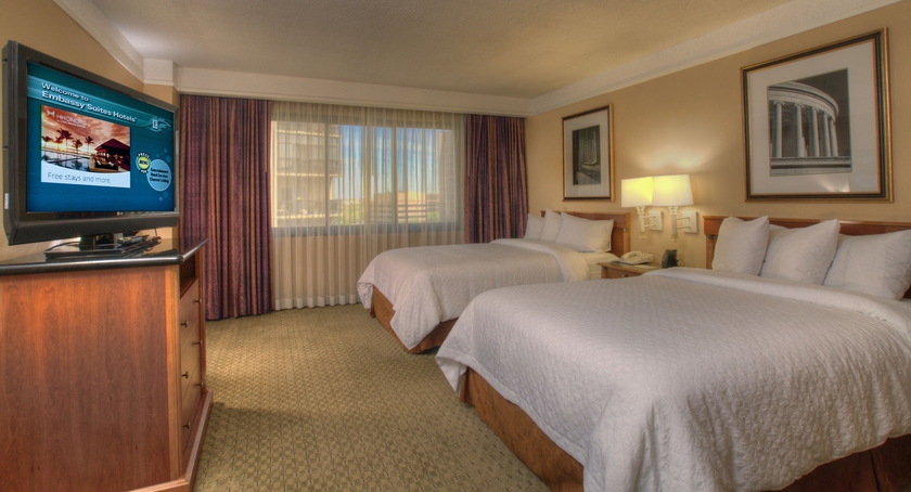 Imagen de la habitación del Hotel Embassy Suites Crystal City National Airport. Foto 9