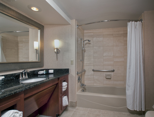 Imagen de la habitación del Hotel Embassy Suites Crystal City National Airport. Foto 12