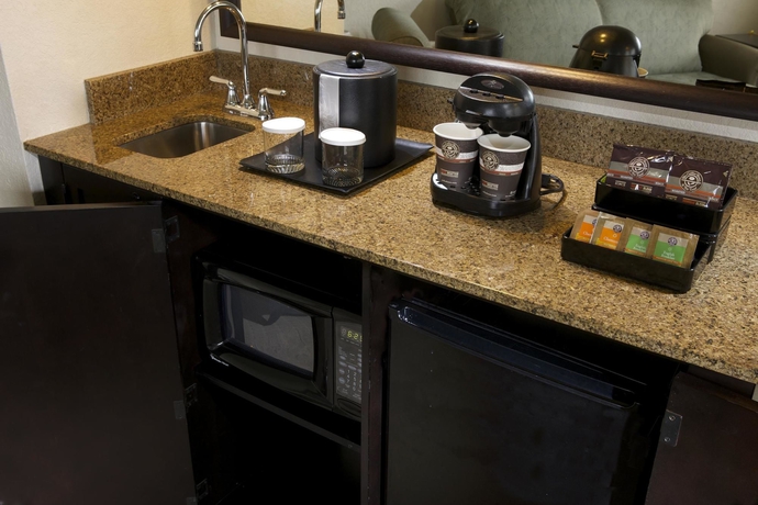 Imagen del bar/restaurante del Hotel Embassy Suites Deerfield Beach - Resort and Spa. Foto 3