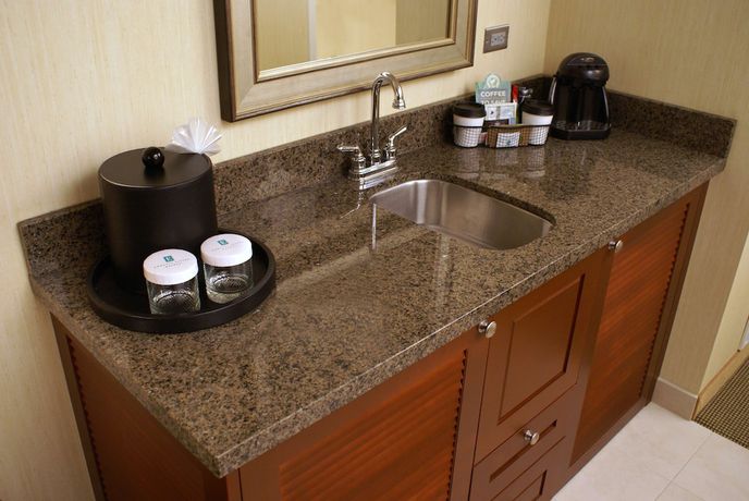 Imagen de la habitación del Hotel Embassy Suites Denver Tech Center. Foto 2