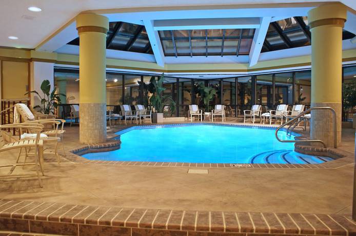 Imagen de la piscina del Hotel Embassy Suites Denver Tech Center. Foto 20