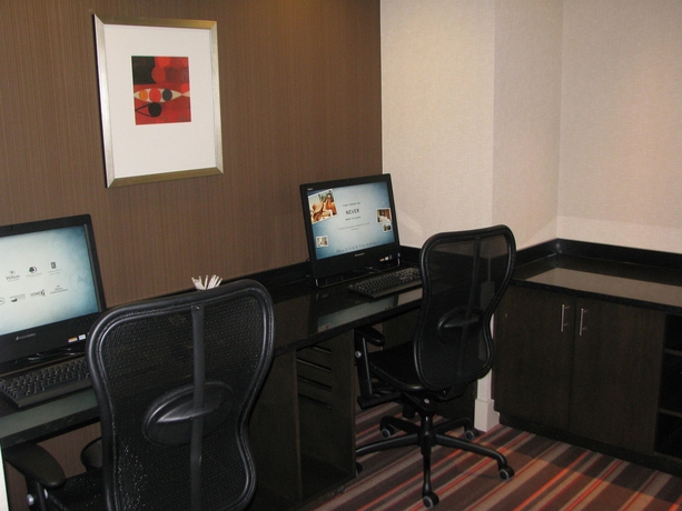 Imagen de los interiores del Hotel Embassy Suites Elizabeth Newark Airport. Foto 12