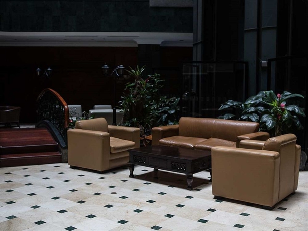 Imagen de los interiores del Hotel Embassy Suites. Foto 10