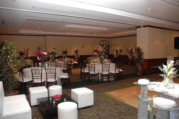 Imagen de los interiores del Hotel Embassy Suites. Foto 11