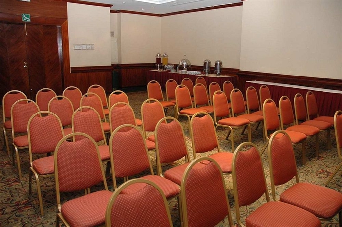 Imagen de los interiores del Hotel Embassy Suites. Foto 13