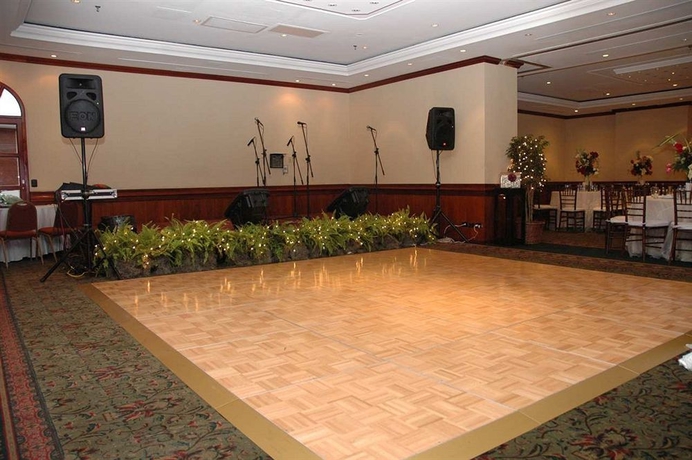 Imagen de los interiores del Hotel Embassy Suites. Foto 14