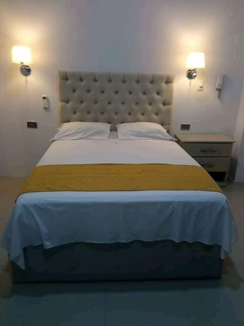 Imagen de la habitación del Hotel Embassy Suites. Foto 6