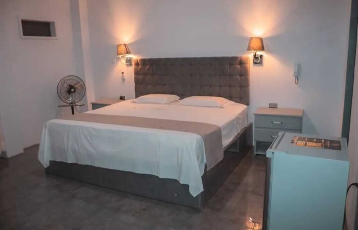Imagen de la habitación del Hotel Embassy Suites. Foto 11