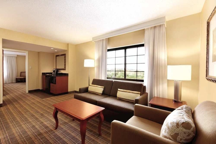 Imagen de los interiores del Hotel Embassy Suites Greenville Golf Resort and Conference Center. Foto 14