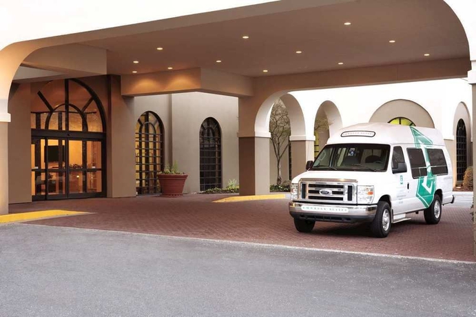 Imagen de los exteriores del Hotel Embassy Suites Greenville Golf Resort and Conference Center. Foto 9