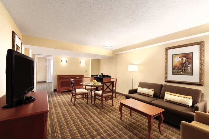 Imagen de los interiores del Hotel Embassy Suites Greenville Golf Resort and Conference Center. Foto 16