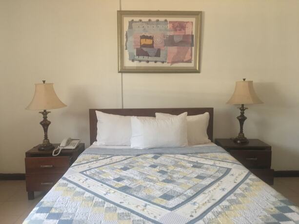 Imagen general del Hotel Embassy Suites Hotels and Restaurant. Foto 9