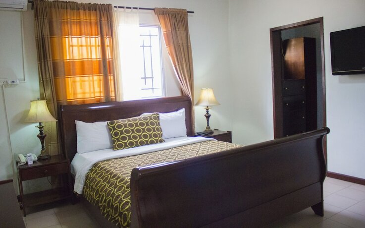 Imagen de la habitación del Hotel Embassy Suites Hotels and Restaurant. Foto 14