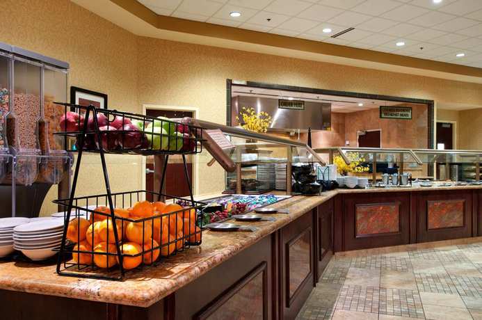 Imagen de los interiores del Hotel Embassy Suites Huntsville. Foto 8