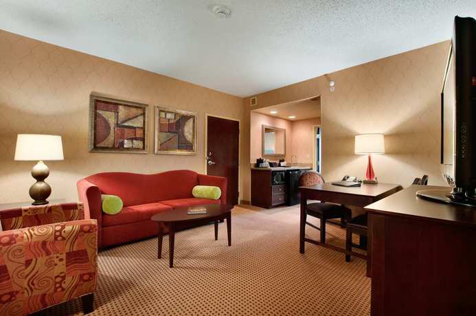 Imagen de la habitación del Hotel Embassy Suites Huntsville. Foto 3