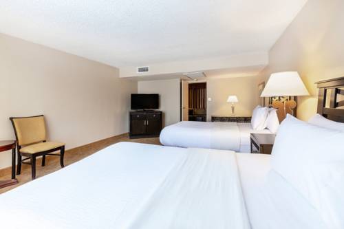 Imagen de la habitación del Hotel Embassy Suites Kansas City Plaza. Foto 4