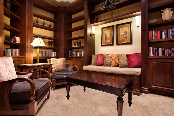 Imagen de los interiores del Hotel Embassy Suites La Quinta and Spa. Foto 14