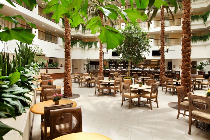 Imagen del bar/restaurante del Hotel Embassy Suites La Quinta and Spa. Foto 5