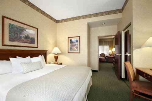 Imagen de la habitación del Hotel Embassy Suites Lincoln. Foto 1