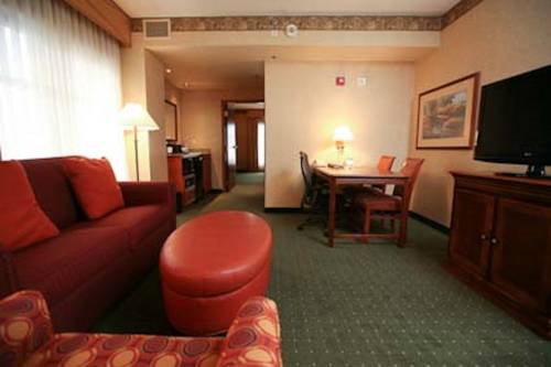 Imagen de la habitación del Hotel Embassy Suites Lincoln. Foto 3