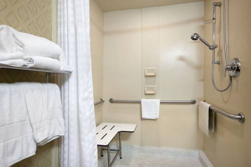 Imagen de la habitación del Hotel Embassy Suites Lincoln. Foto 5