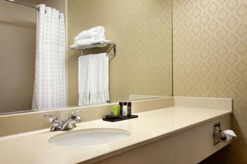 Imagen de la habitación del Hotel Embassy Suites Lincoln. Foto 6