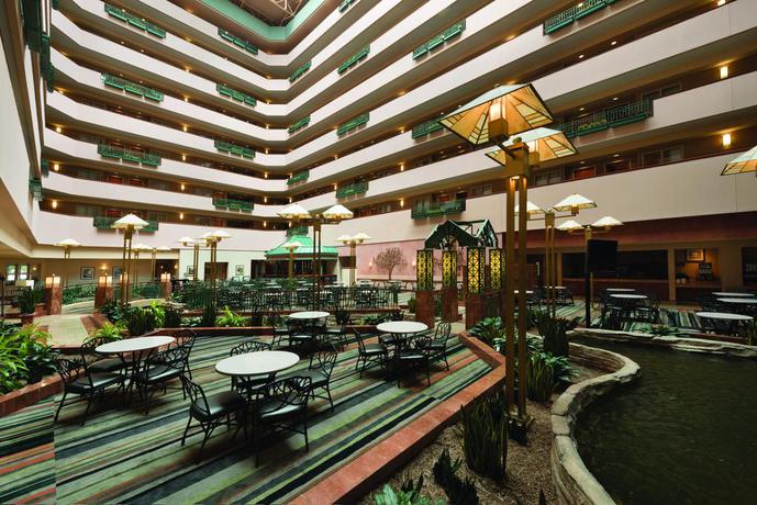 Imagen de los interiores del Hotel Embassy Suites Little Rock. Foto 8