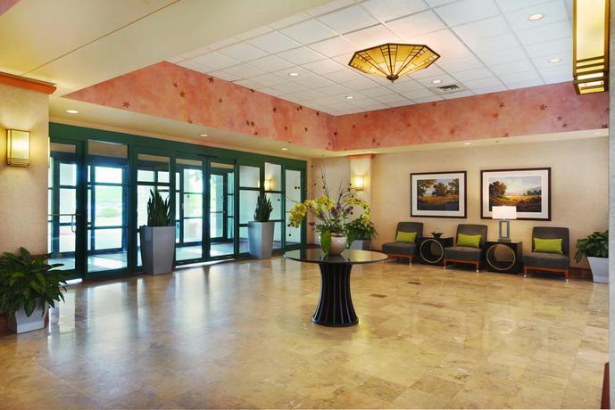 Imagen de los interiores del Hotel Embassy Suites Little Rock. Foto 10