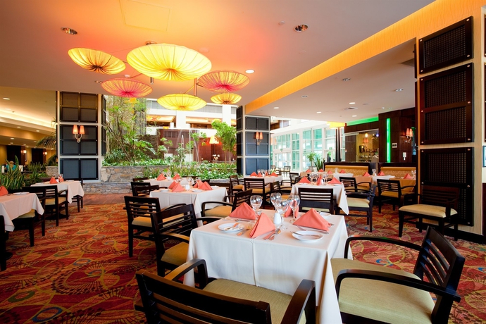 Imagen del bar/restaurante del Hotel Embassy Suites Los Angeles - Glendale. Foto 2
