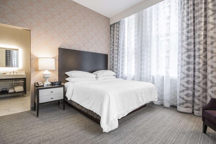 Imagen de la habitación del Hotel Embassy Suites Louisville Downtown. Foto 3