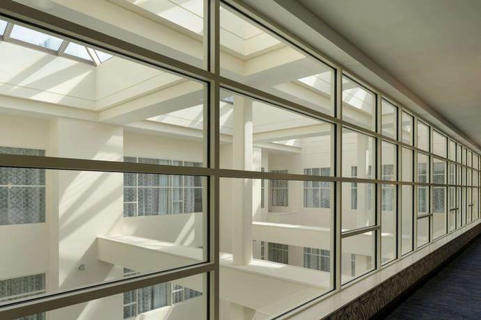 Imagen de los interiores del Hotel Embassy Suites Louisville Downtown. Foto 16