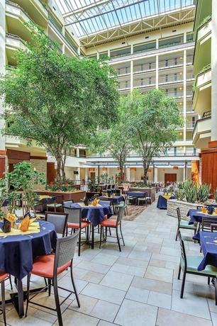 Imagen de los interiores del Hotel Embassy Suites Nashville - Airport. Foto 17